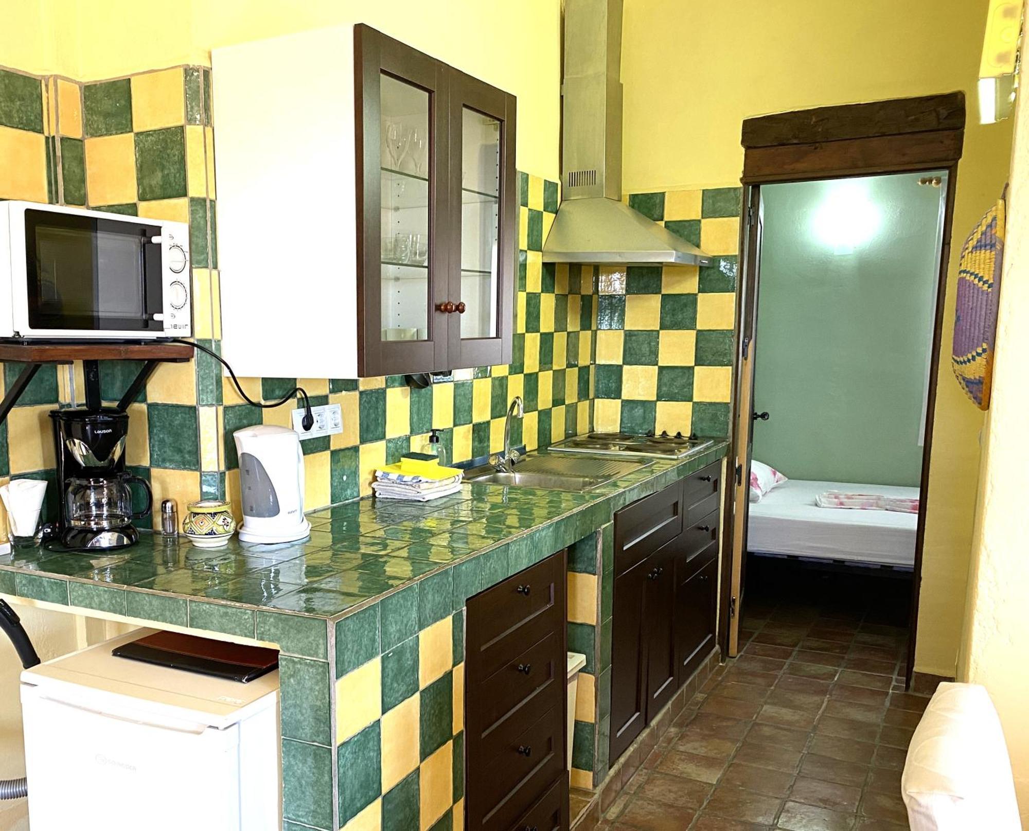 Castle Tower Ground Floor Apartment In Rural Holiday Park 'Cezanne' Tolox Exteriör bild