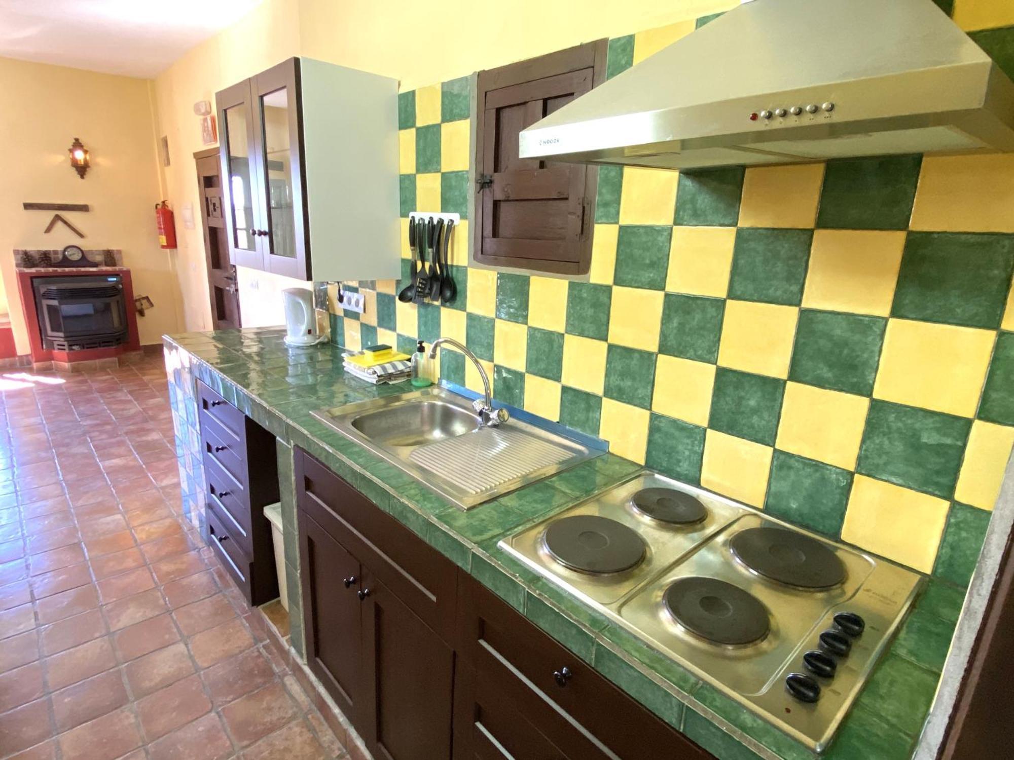 Castle Tower Ground Floor Apartment In Rural Holiday Park 'Cezanne' Tolox Exteriör bild
