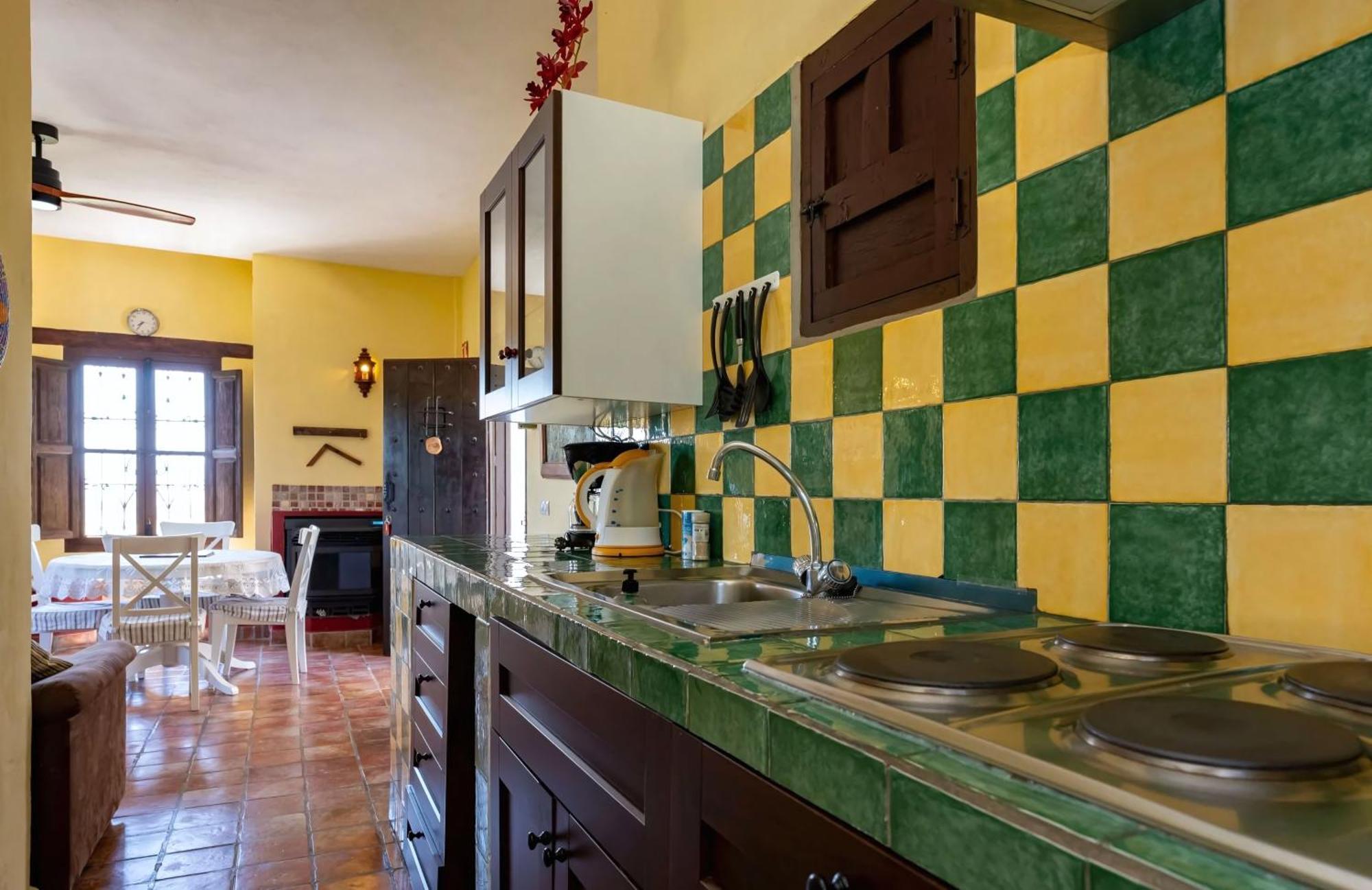 Castle Tower Ground Floor Apartment In Rural Holiday Park 'Cezanne' Tolox Exteriör bild